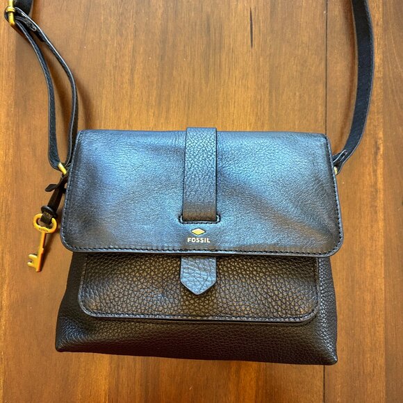 Fossil Kinley Small Black Fold Over Leather Crossbody Bag Black Pebbled Leather - Picture 1 of 16